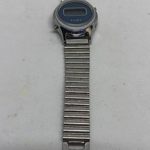 Vintage Timex Women\'s 27mm Silver Tone Blue Dial Digital Watch NEW BATTERY main image 9